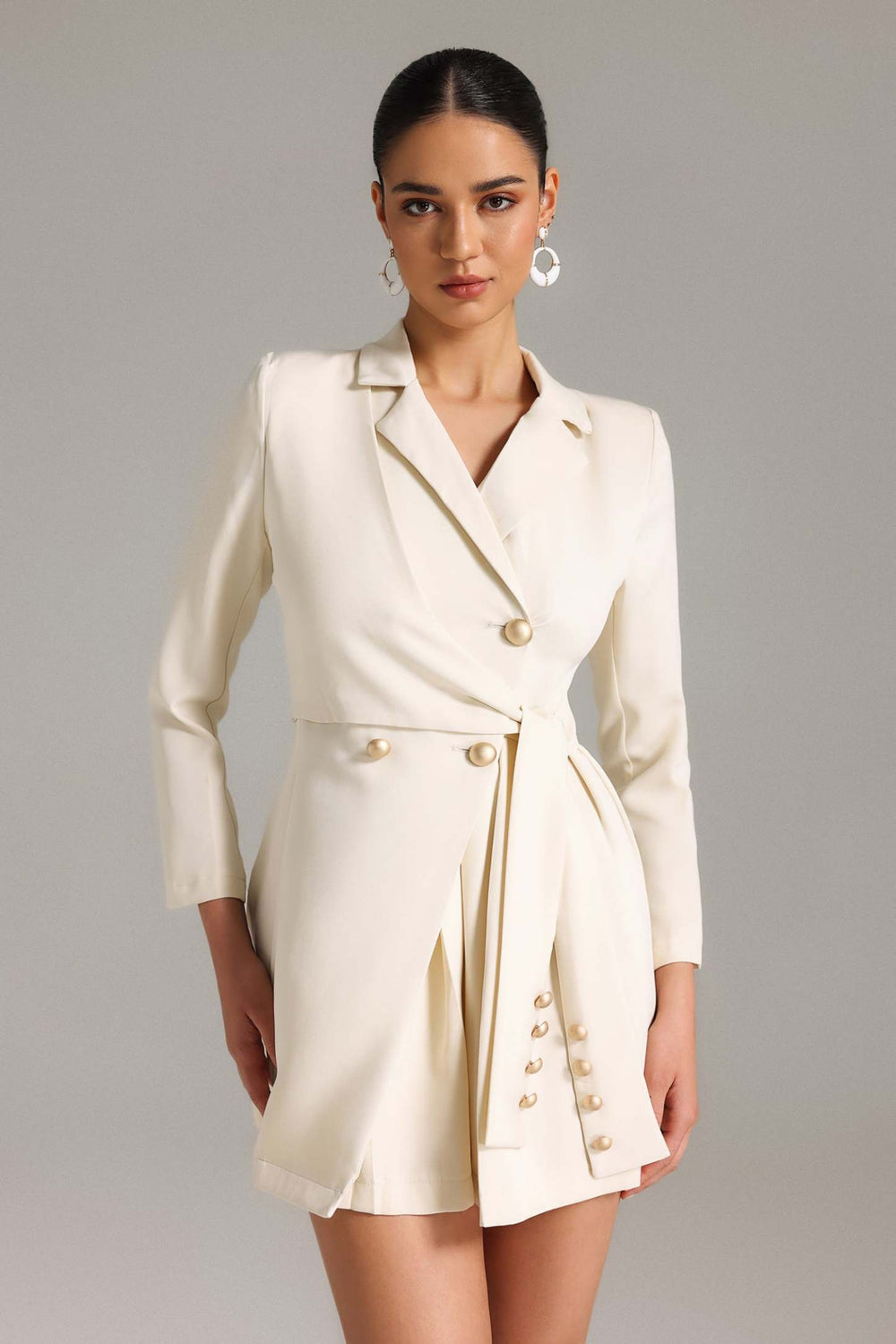 Asimetrik kesimli mini blazer elbise, naylon kumaşlı