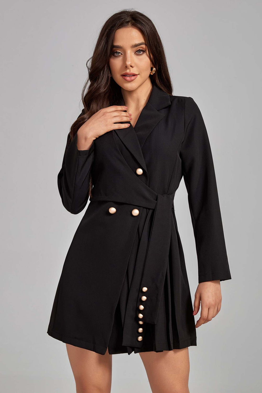Karen çift düğmeli blazer mini elbise, polyester kumaşlı.