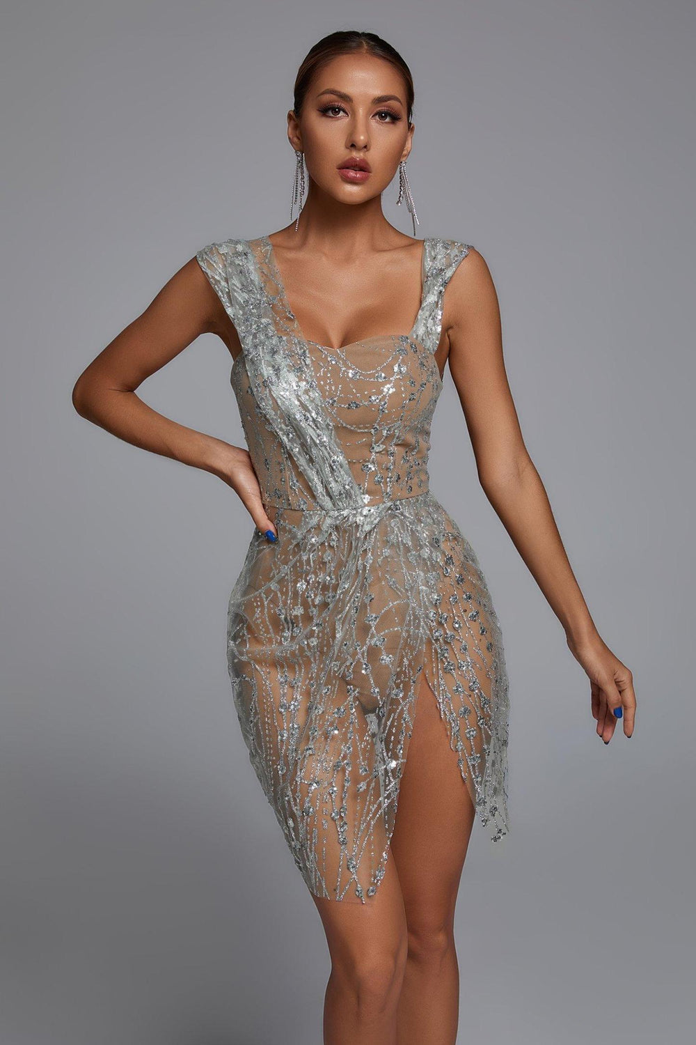 Glitter mini elbise, gümüş örgü kumaş ve entegre bodysuit ile.