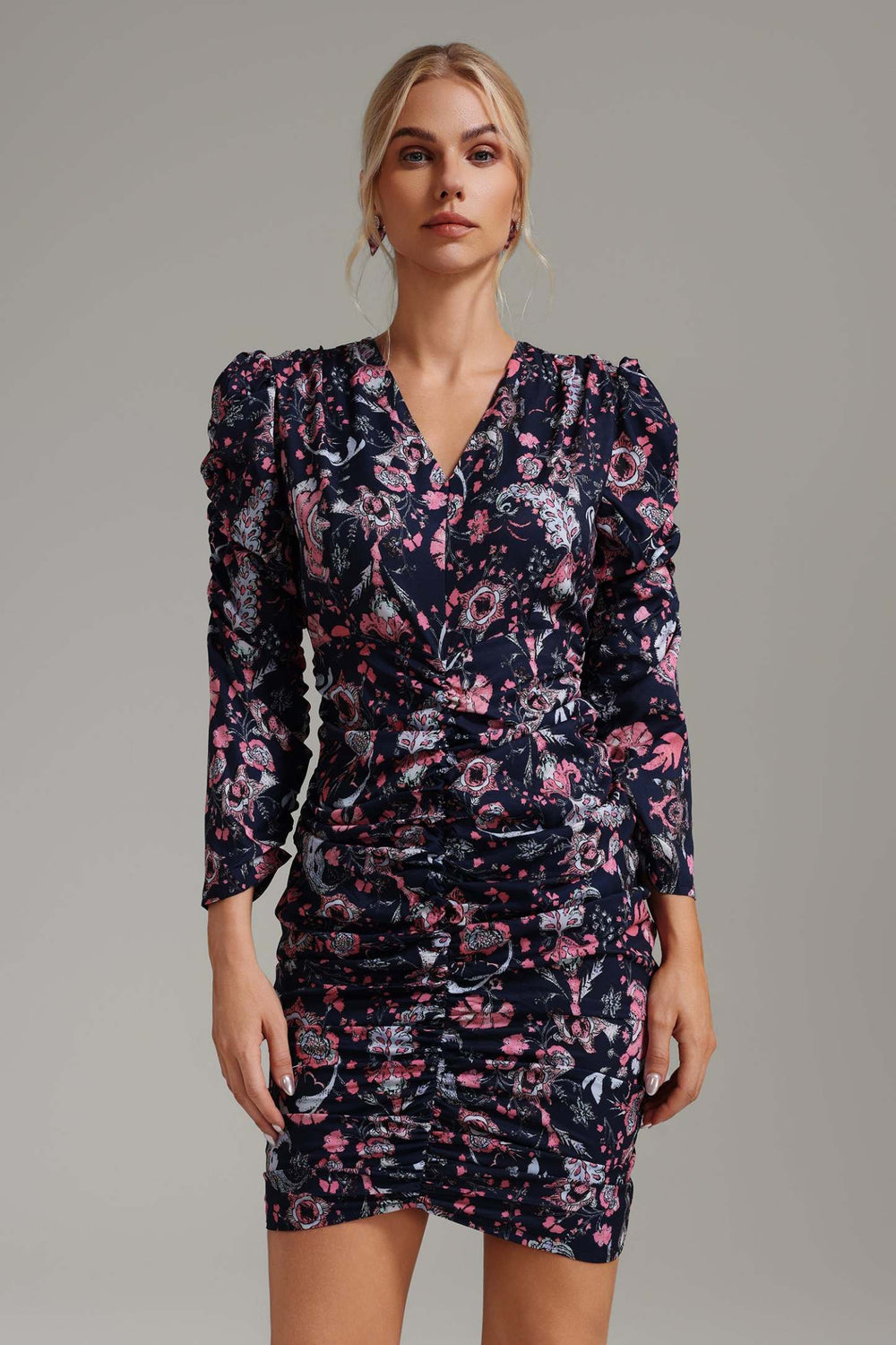 Paisley desenli, polyester mini elbise, makinede yıkanabilir.