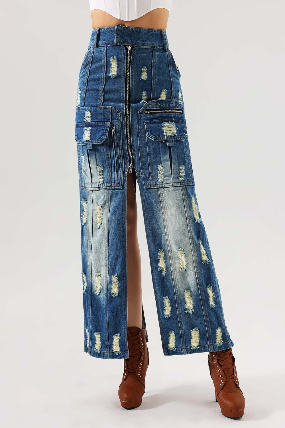 Yırtık detaylı Valo denim etek, pamuk ve polyester karışımı.