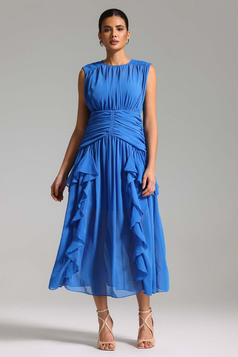Volanlı mesh maxi elbise, polyester kumaştan, hafif parlaklığı olan.