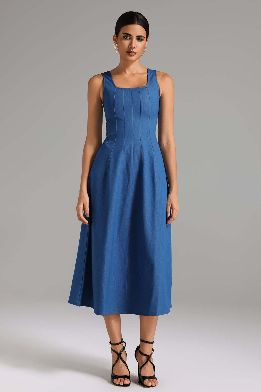 Cotton denim dress with adjustable straps in blue color
