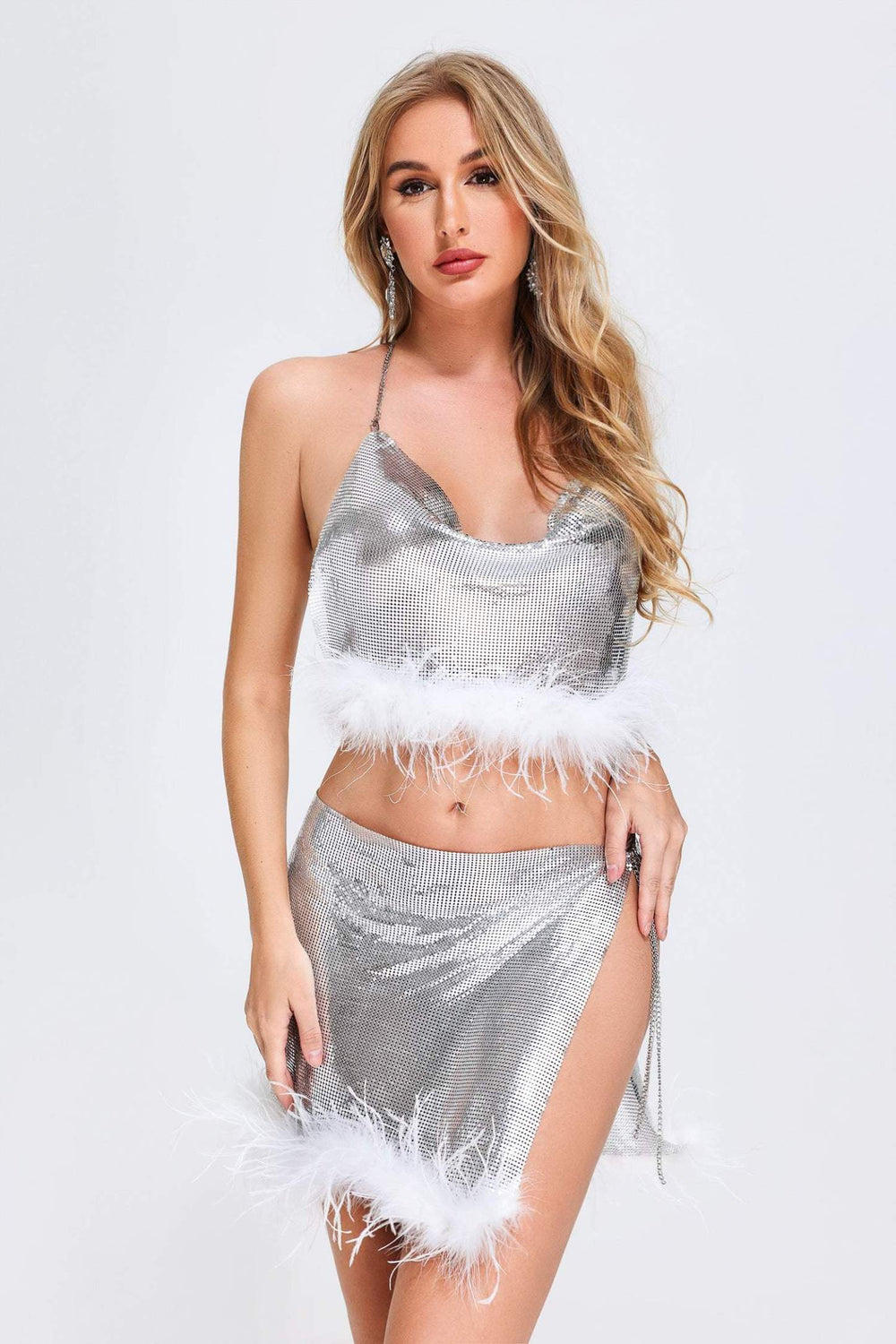 Rebeckah set with metallic feather details, made of aluminum