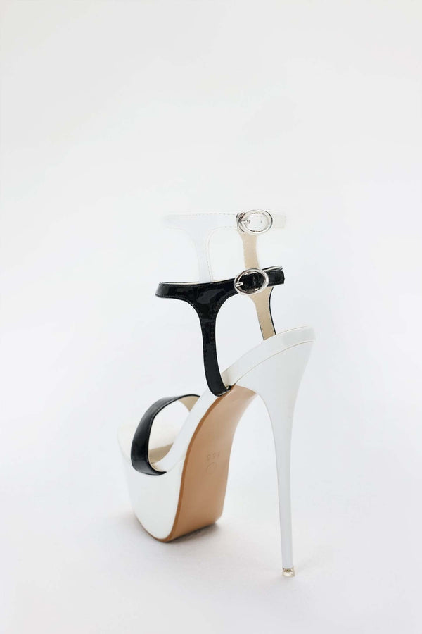 Ultra Yüksek Topuklu Sandalet