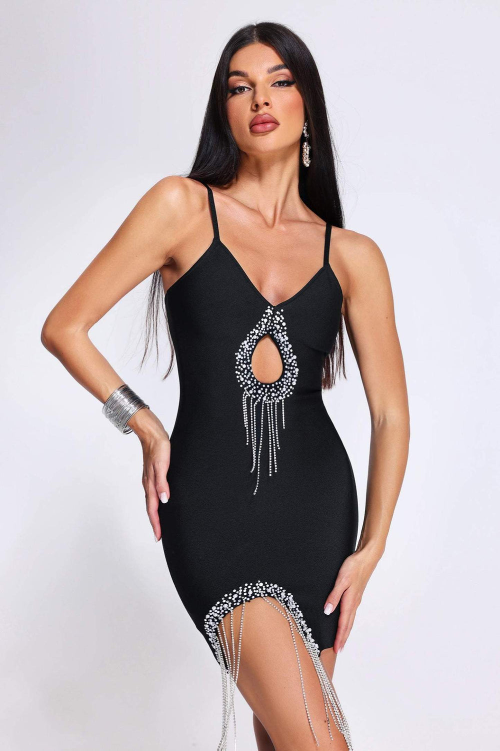 Mini bağcıklı bandaj elbise, polyester ve spandex karışımı, siyah renkli.
