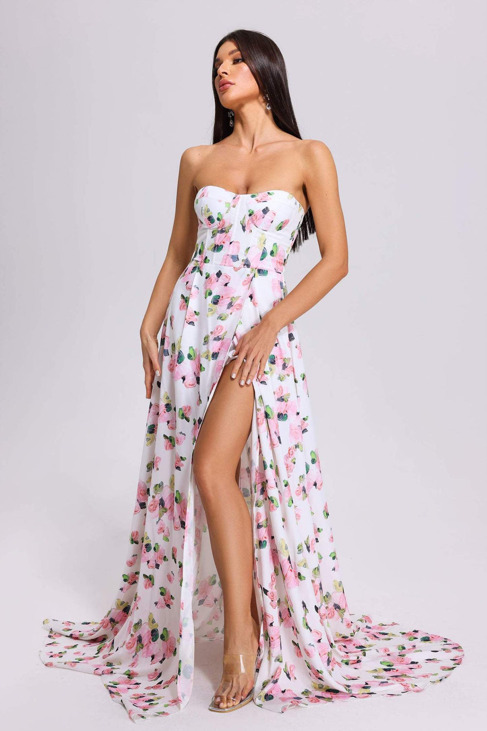 Çiçek desenli Ophelia maksi elbise, polyester kumaştan.