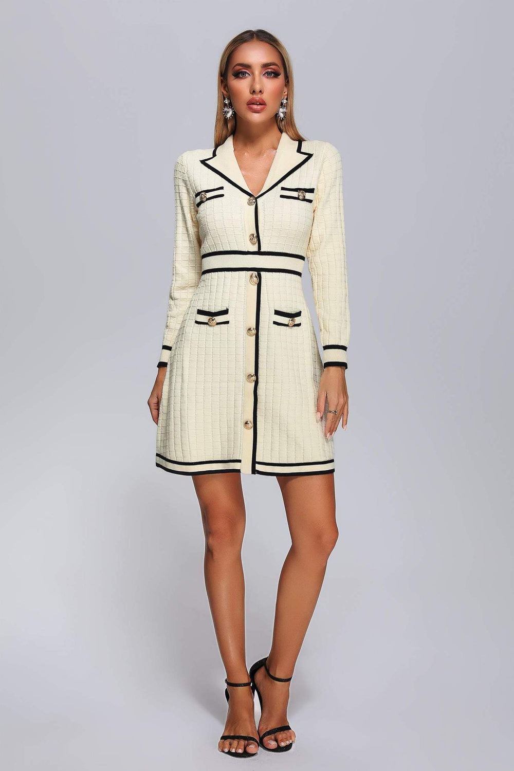 Mini örgü elbise, siyah renkli ve bedenine uygun kesim.