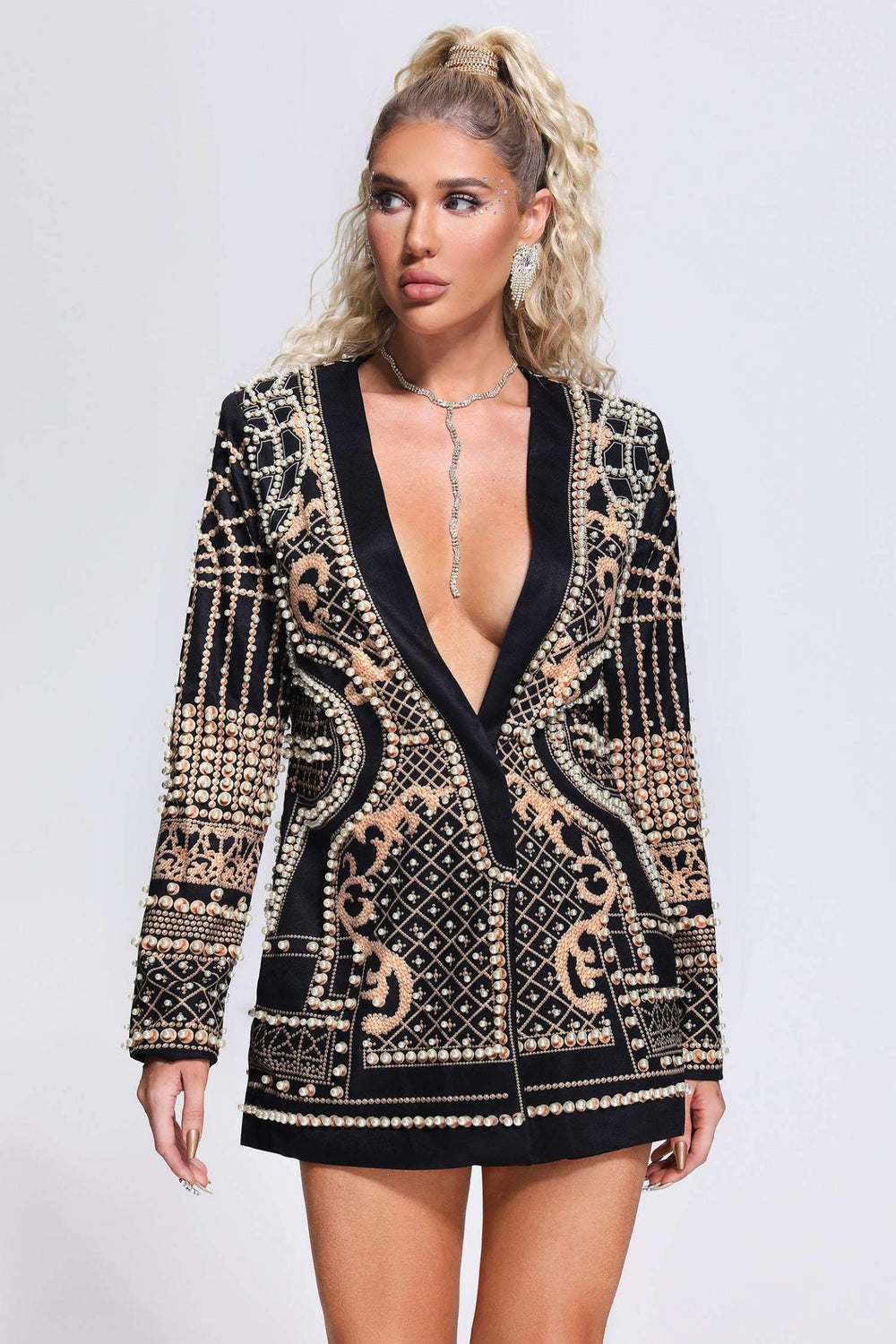 Altın desenli inci detaylı mini blazer elbise, zarif ve şık